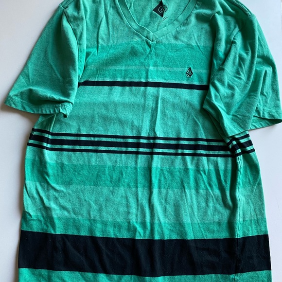2 men’s t-shirts Hollister S Volcom M - Picture 7 of 15